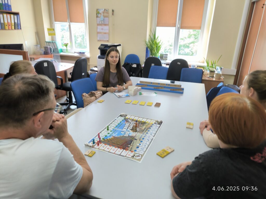 Doradczyni I Klienci Podczas Rozgrywki Gry Planszowej