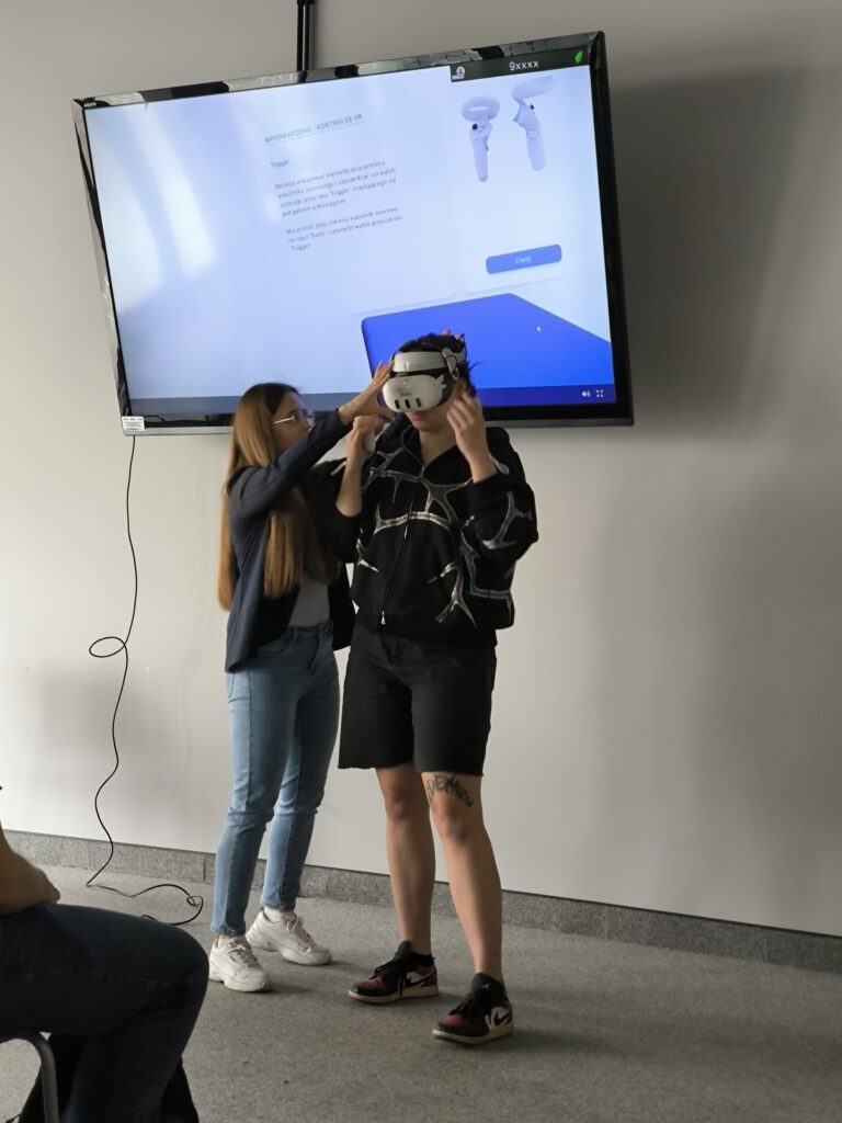Doradczyni Pomaga Klientce Obsłużyć Google Vr
