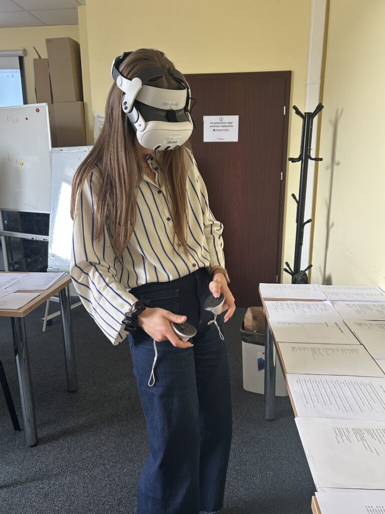 Studenta Korzystająca Z Zestawu Vr